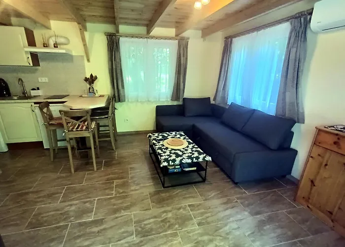 Mókuska Erdőszéli Faházikó Apartamento *